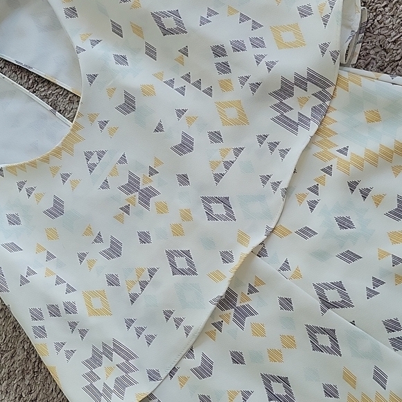 Trafaluc by Zara Triangle Arrow Print Short Romper - Picture 6 of 11